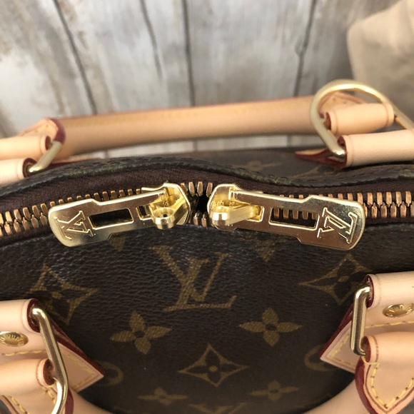Louis Vuitton Alma - Picture 4 of 11
